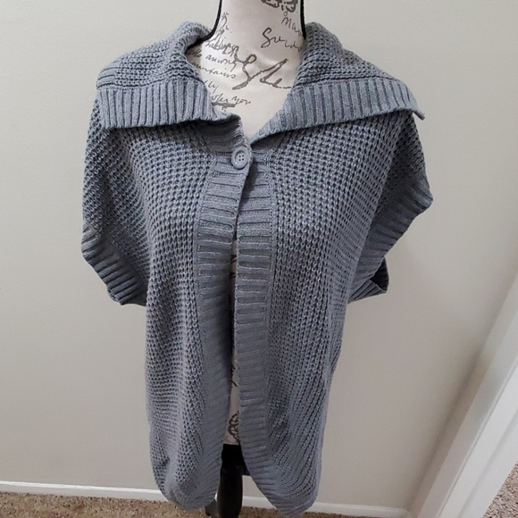 Ellen Tracy Other - OPEN VEST WITH  BUTTON